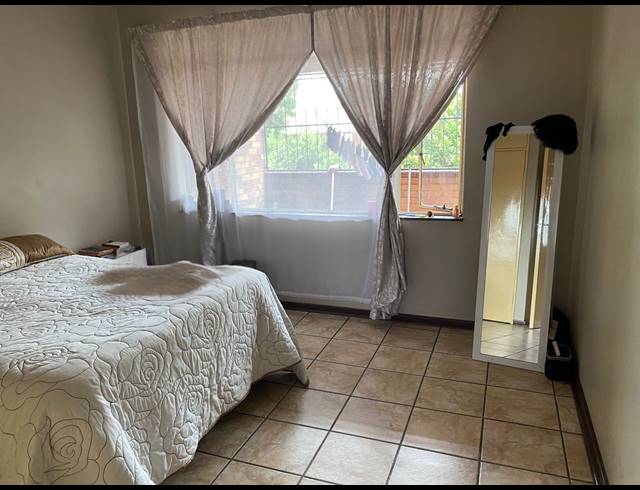 2 BEDROOM APARTMENT FOR SALE IN VANDERBIJLPARK CW 3